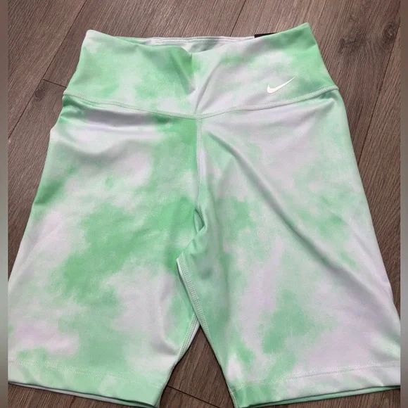 4 NIKE biker shorts gym shorts EUC AND NWT size XS - Picture 2 of 6